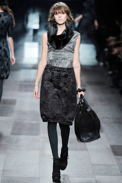 Look 32